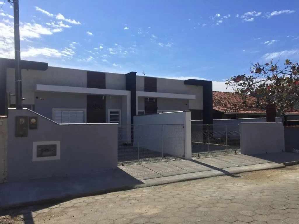 בית נופש סן פרנסיסקו דו סול Casa Enseada, Prainha, Praia Grande Prox Mar Com 2 Ar Split